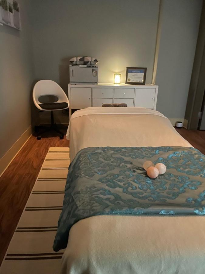 Hotel & Suites Le Dauphin 德拉蒙德维尔 外观 照片