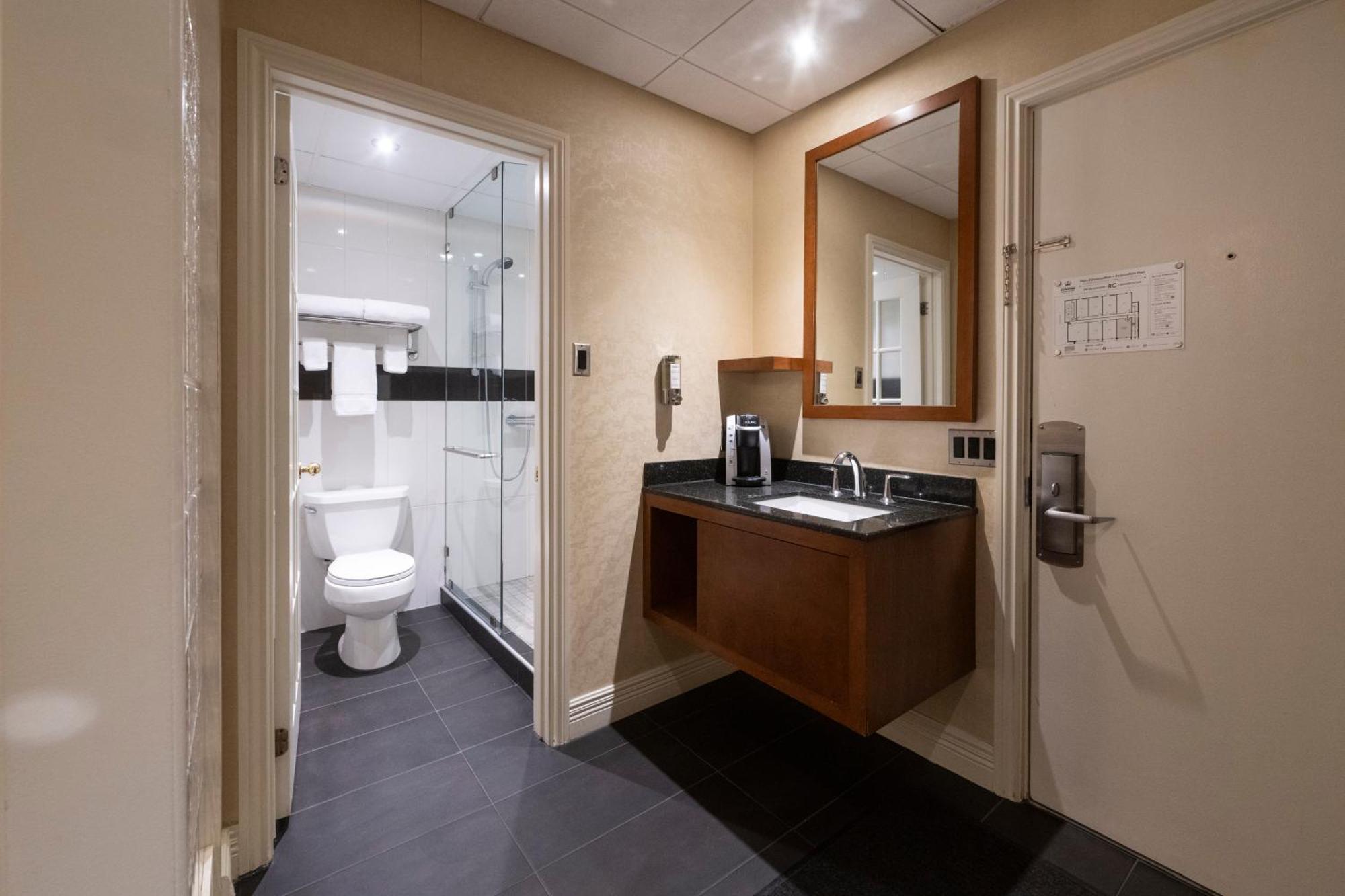 Hotel & Suites Le Dauphin 德拉蒙德维尔 外观 照片