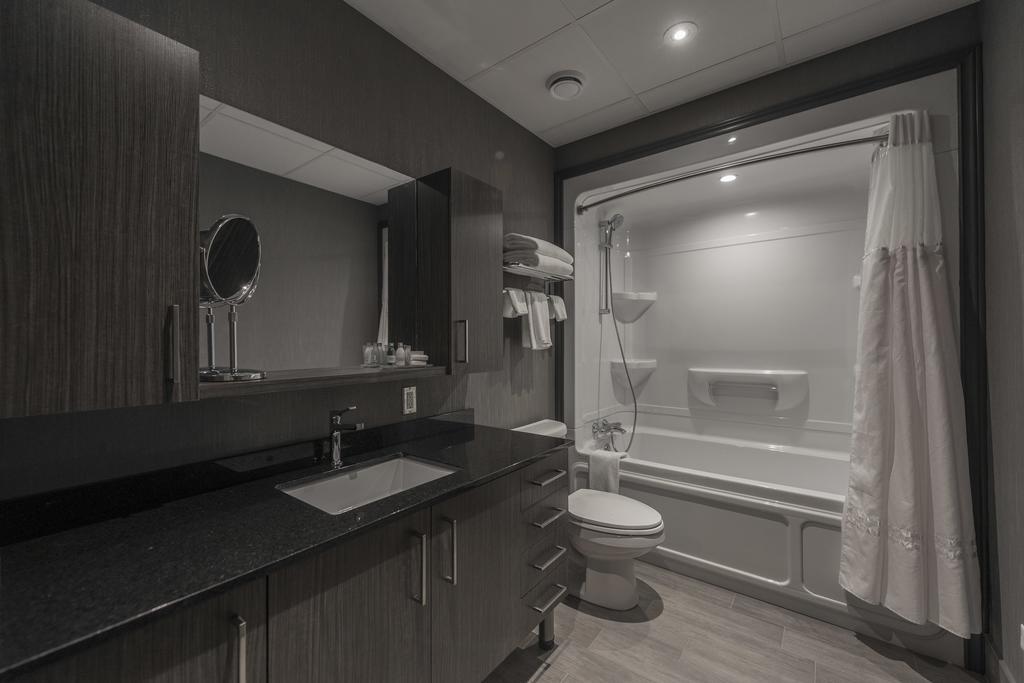 Hotel & Suites Le Dauphin 德拉蒙德维尔 外观 照片