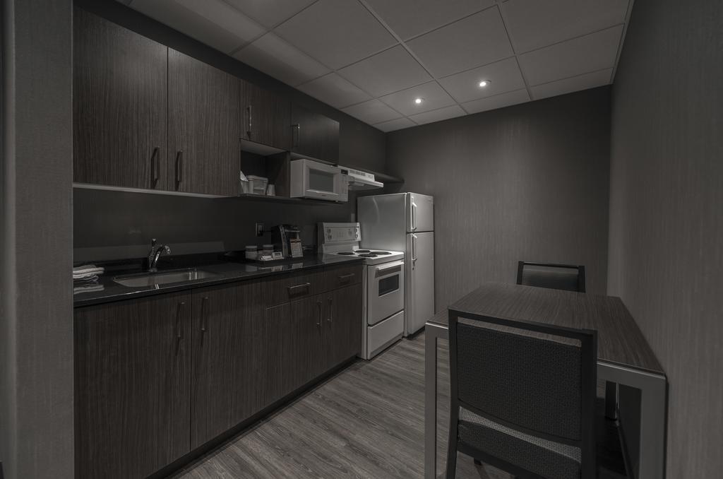 Hotel & Suites Le Dauphin 德拉蒙德维尔 外观 照片