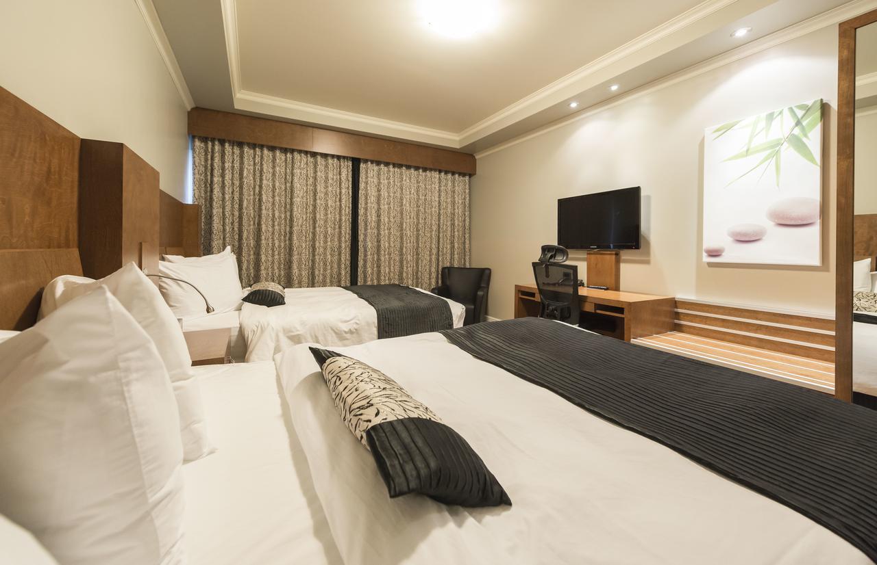 Hotel & Suites Le Dauphin 德拉蒙德维尔 外观 照片